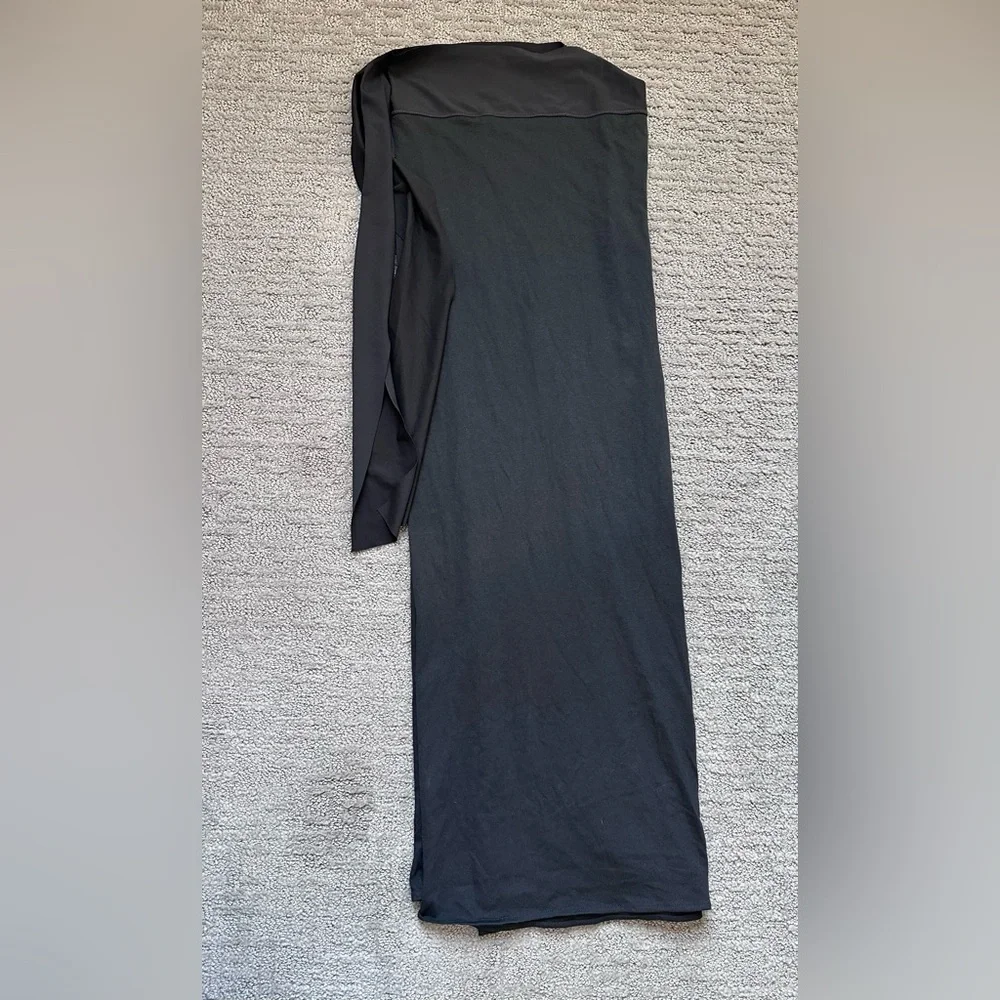SKIMS this black